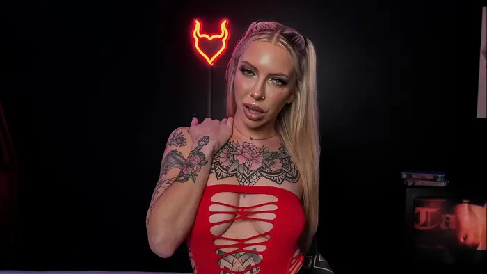 Cassidy Luxe in Cassidy Luxe Submits To The Horny Man' ...