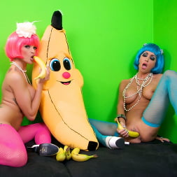We Love Bananas