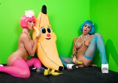Jessica Jaymes - We Love Bananas | Picture (3)
