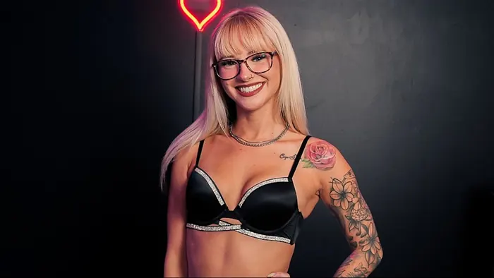 Katee V in Inked Hottie's Katee V's Mind-Blowing Goth  ...