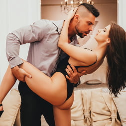 Nicole Black Cums Hard During Anal