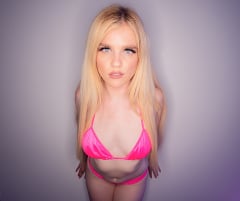 Nikki Sweet - Hot Blonde Nikki Sweet Gets Cum Pumped | Picture (1)